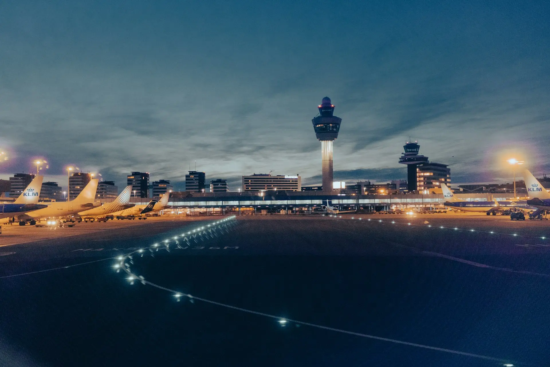 a city skyline at night
